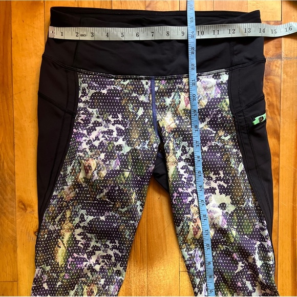 Lululemon Capri Black and Multicolor Patterned Leggings 6 - Picture 4 of 5